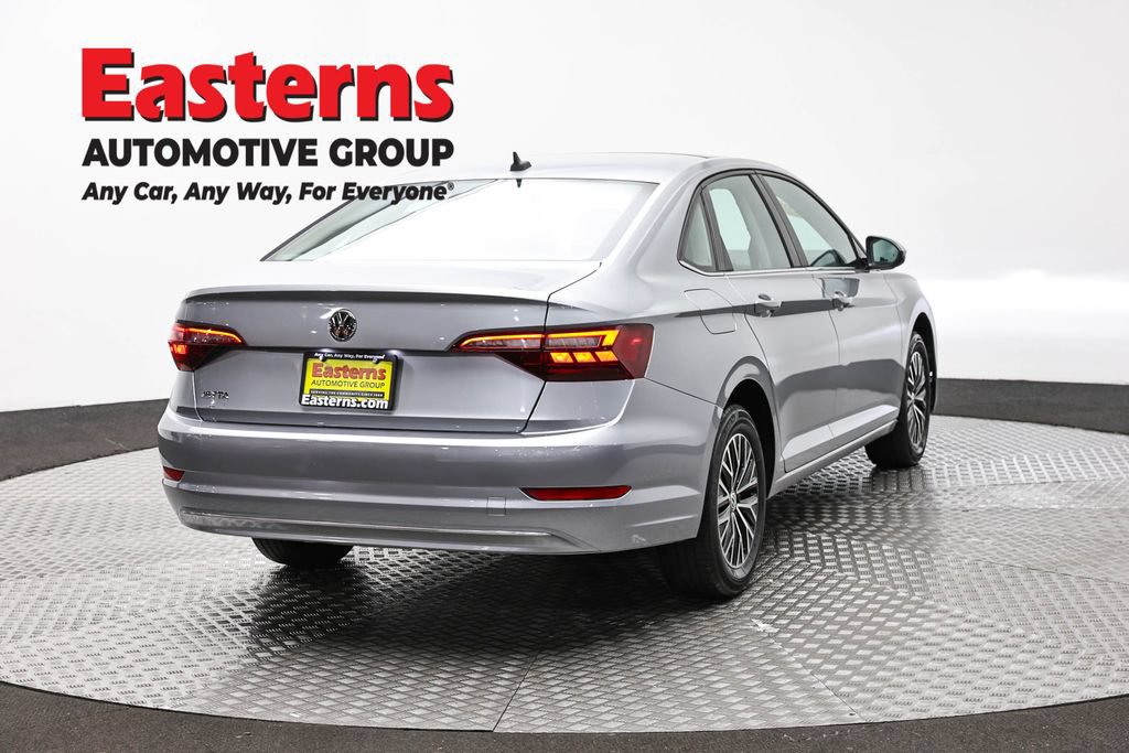 Used 2020 Volkswagen Jetta SE w/ SE Cold Weather Package FWD image 5