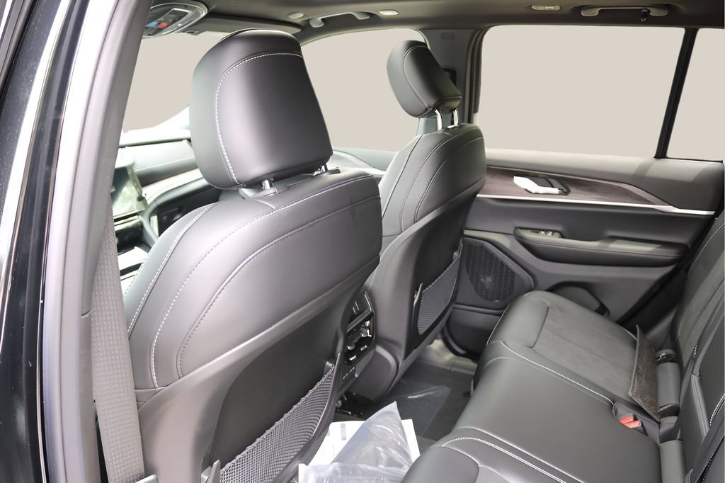 New 2026 Jeep Grand Cherokee Altitude AWD/4WD image 15