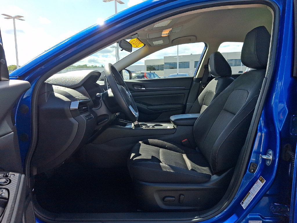 Used 2025 Nissan Altima 2.5 SV AWD/4WD image 13
