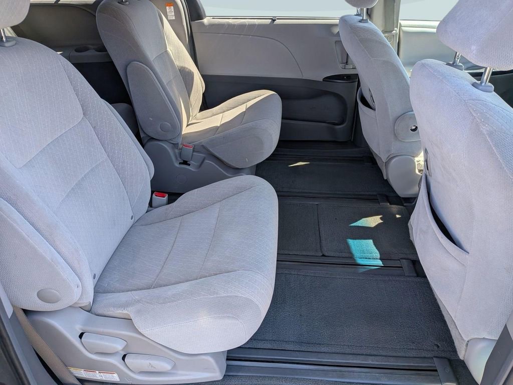 Used 2017 Toyota Sienna LE AWD/4WD image 26