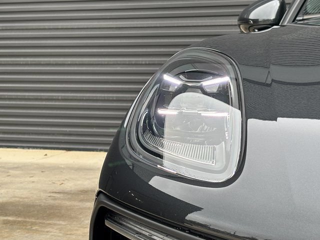 Certified 2026 Porsche Macan AWD/4WD image 12