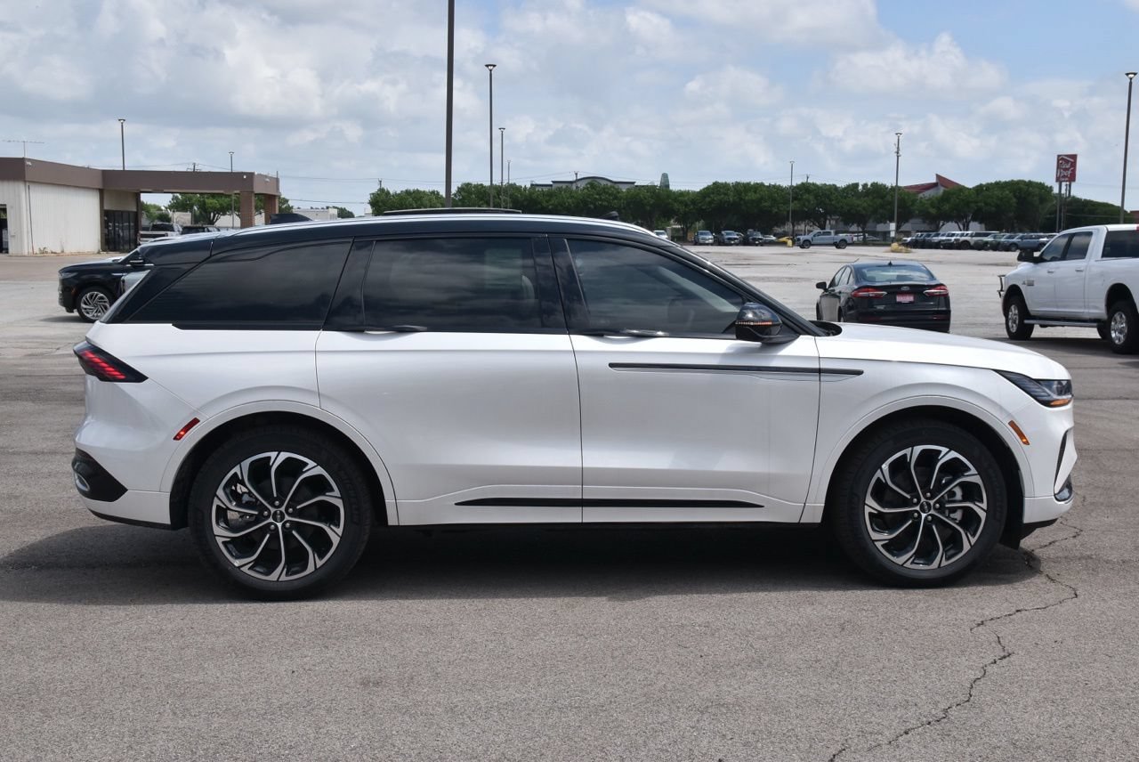New 2026 Lincoln Nautilus Reserve AWD/4WD image 12