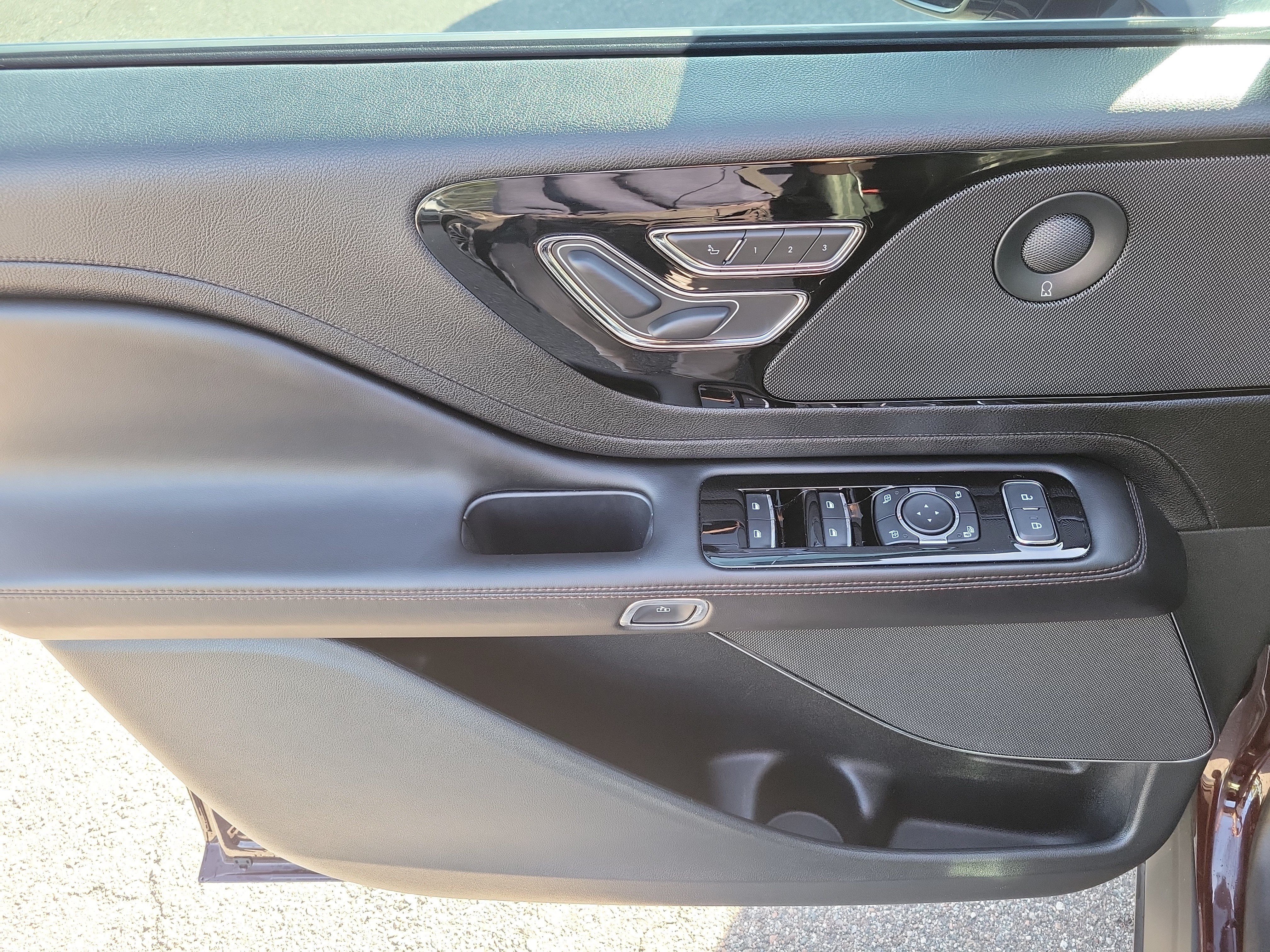 Used 2024 Lincoln Aviator Reserve w/ Equipment Group 201A RWD image 20