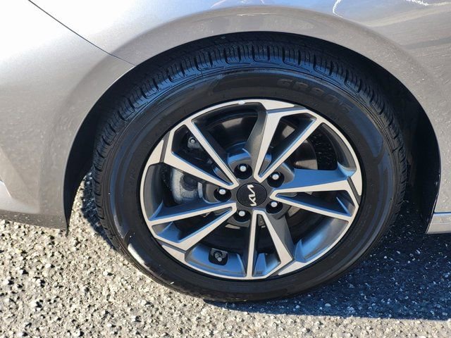 Used 2023 Kia Forte LXS image 8