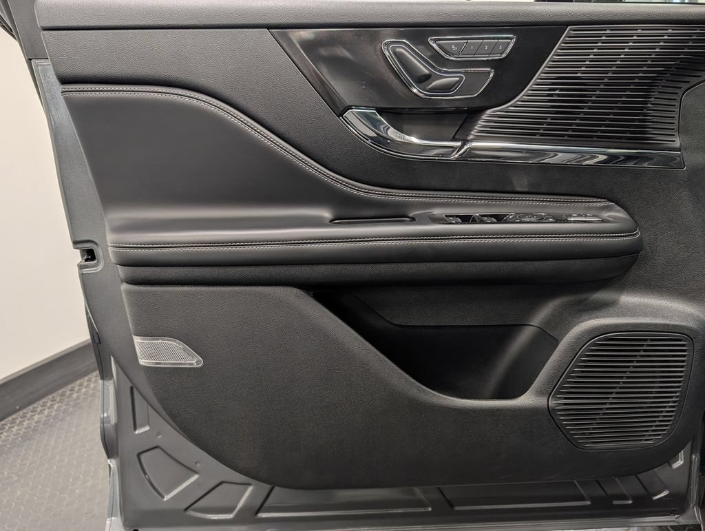 Used 2022 Lincoln Corsair AWD w/ Premium Package image 10
