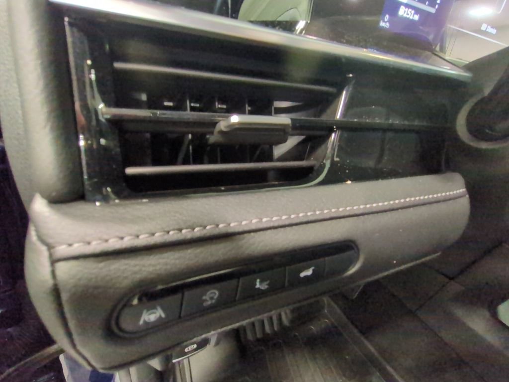 Used 2025 INFINITI QX80 Sensory image 13