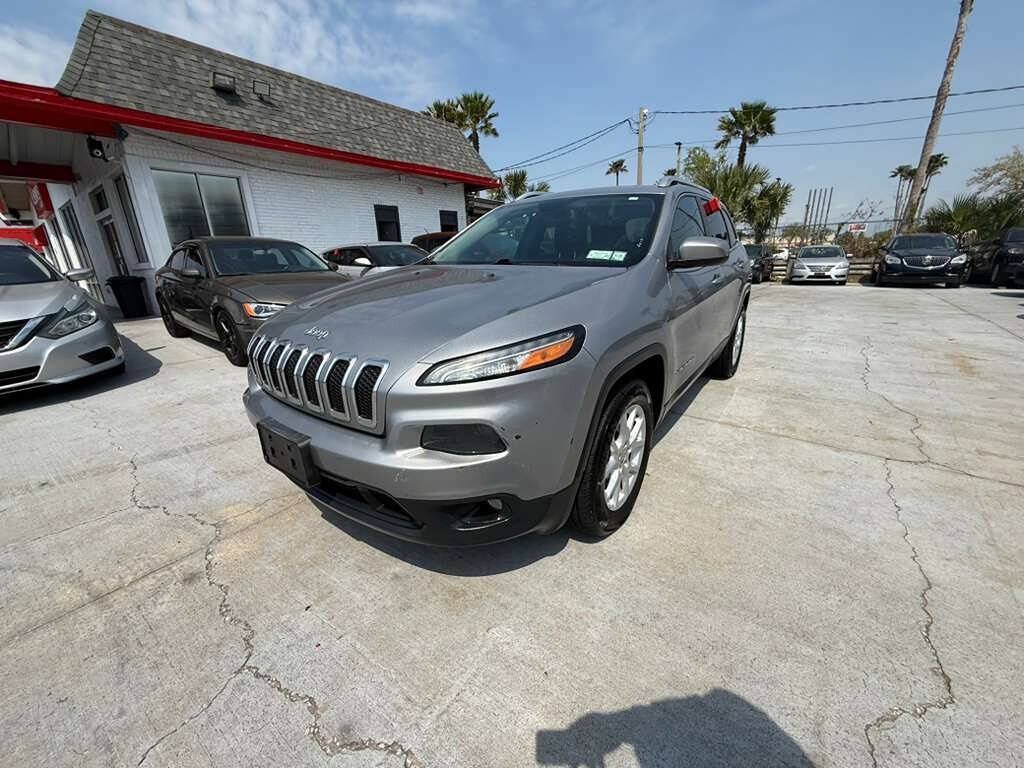 Used 2014 Jeep Cherokee Latitude w/ Cold Weather Group AWD/4WD image 8