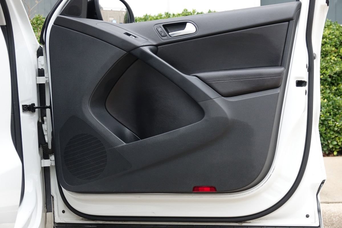 Used 2017 Volkswagen Tiguan Sport image 38