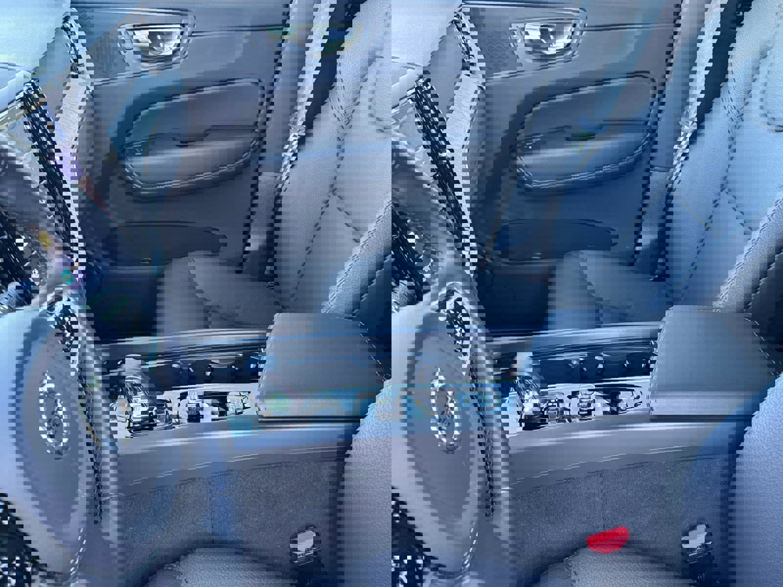 Used 2025 Volvo XC60 B5 Plus image 20