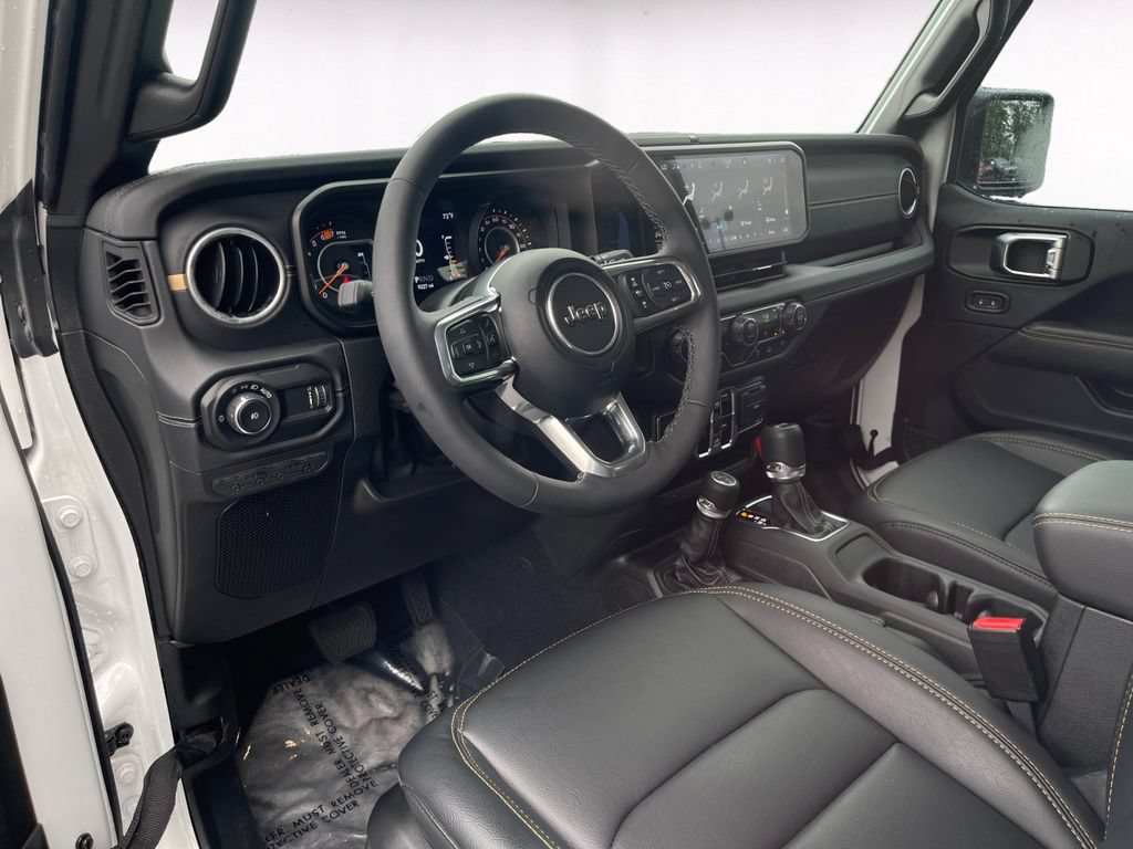 Used 2025 Jeep Wrangler Unlimited Sahara AWD/4WD image 10