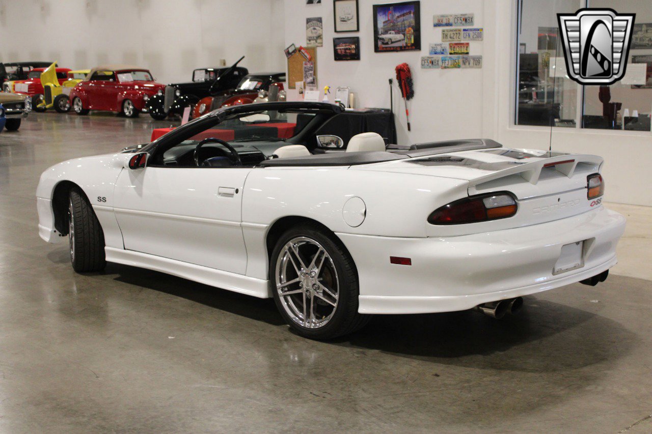 Used 2001 Chevrolet Camaro Z28 w/ SS Performance/Appearance Pkg image 17
