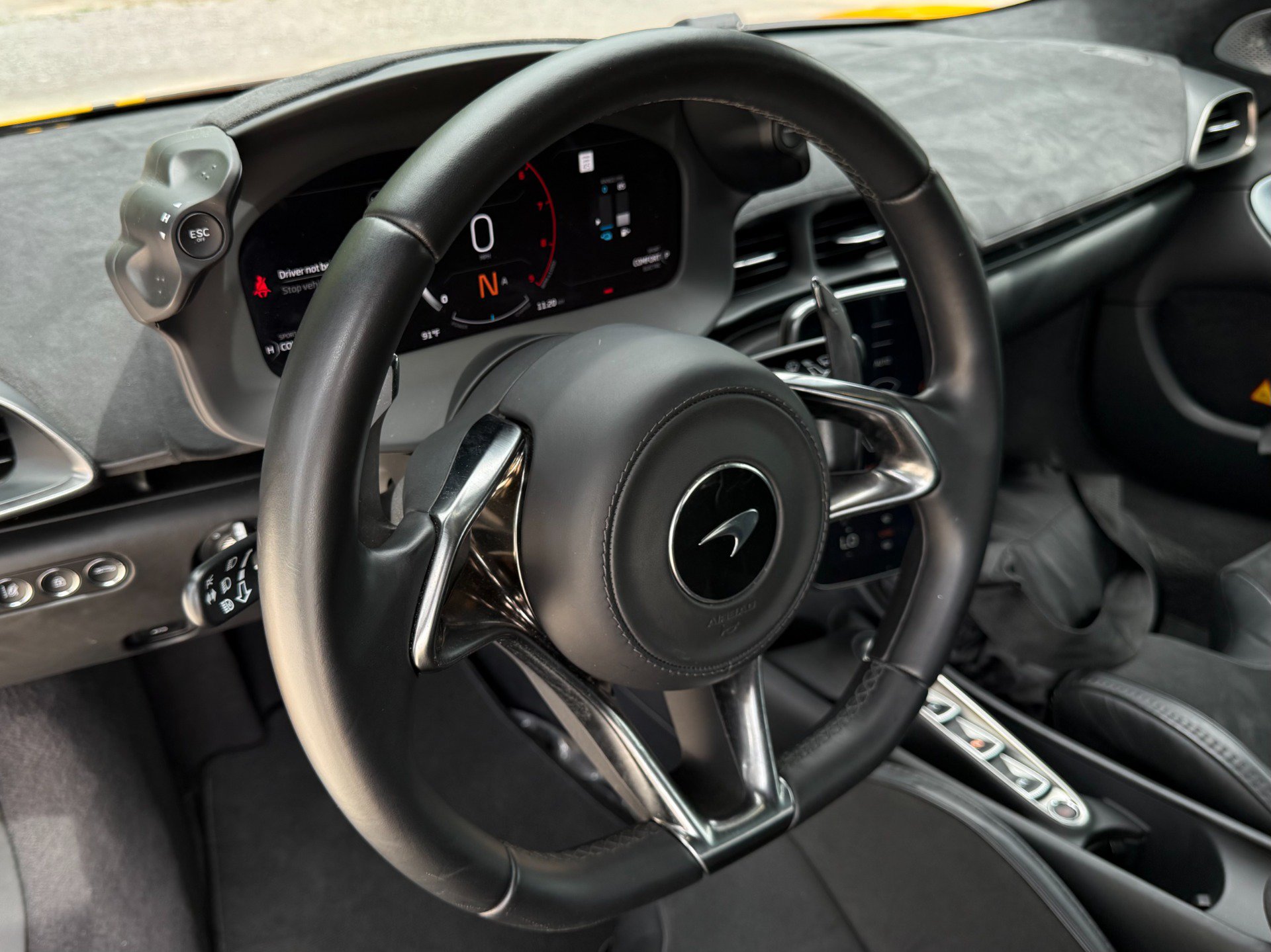 Used 2024 McLaren Artura RWD image 43