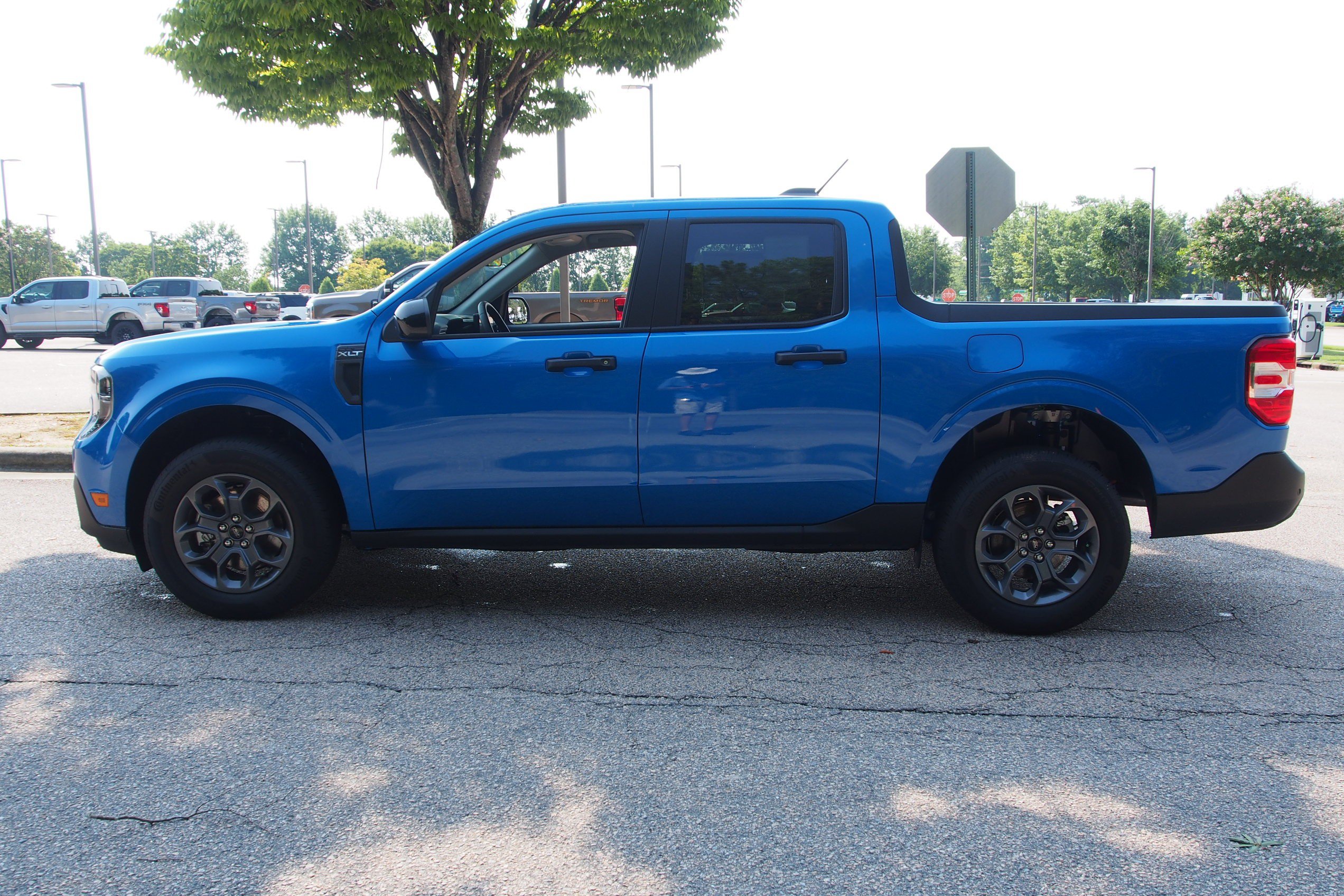 New 2026 Ford Maverick XLT w/ XLT Luxury Package FWD image 4