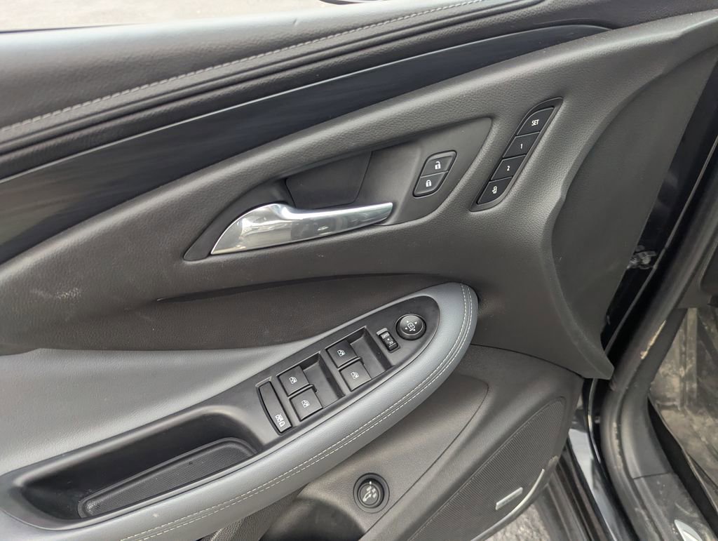 Used 2020 Buick Envision Premium AWD/4WD image 28
