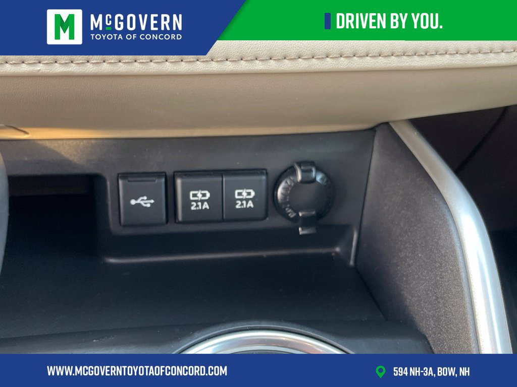 Used 2021 Toyota Highlander XLE AWD/4WD image 40