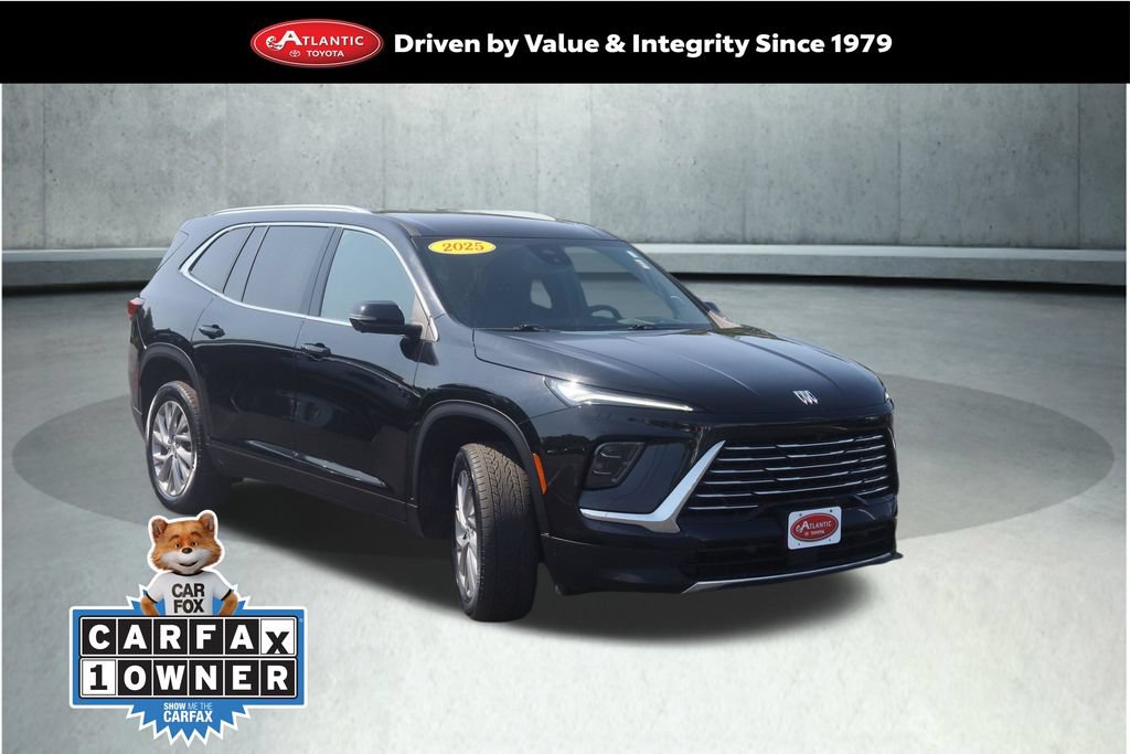 Used 2025 Buick Enclave Preferred AWD/4WD image 1