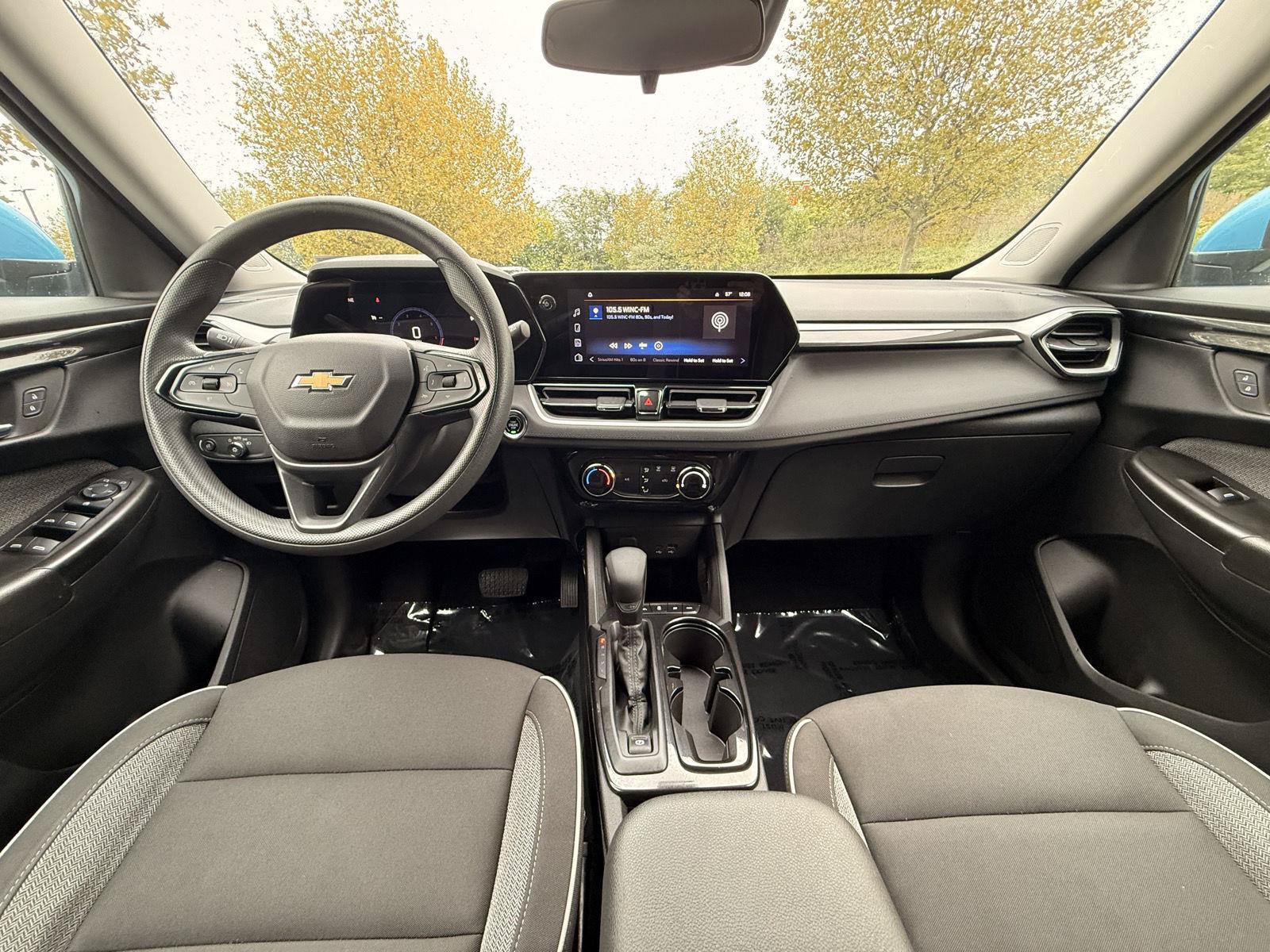 Used 2025 Chevrolet TrailBlazer LT AWD/4WD image 21