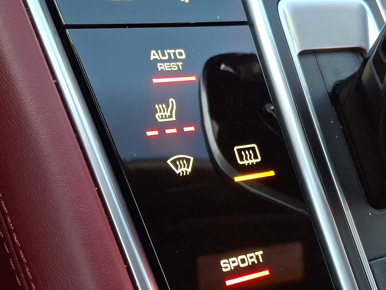 Used 2018 Porsche Panamera 4 image 21