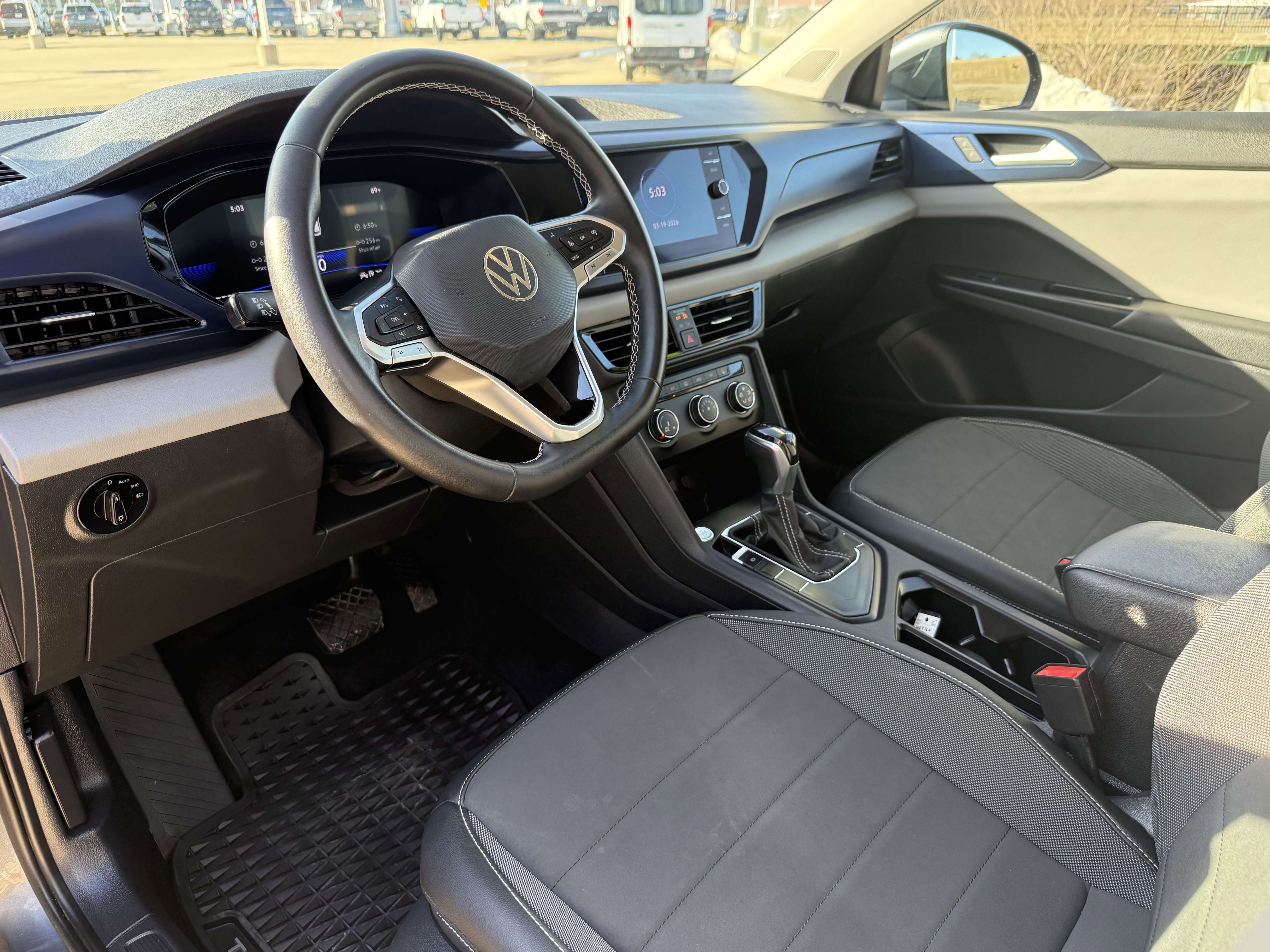 Used 2022 Volkswagen Taos SE image 11