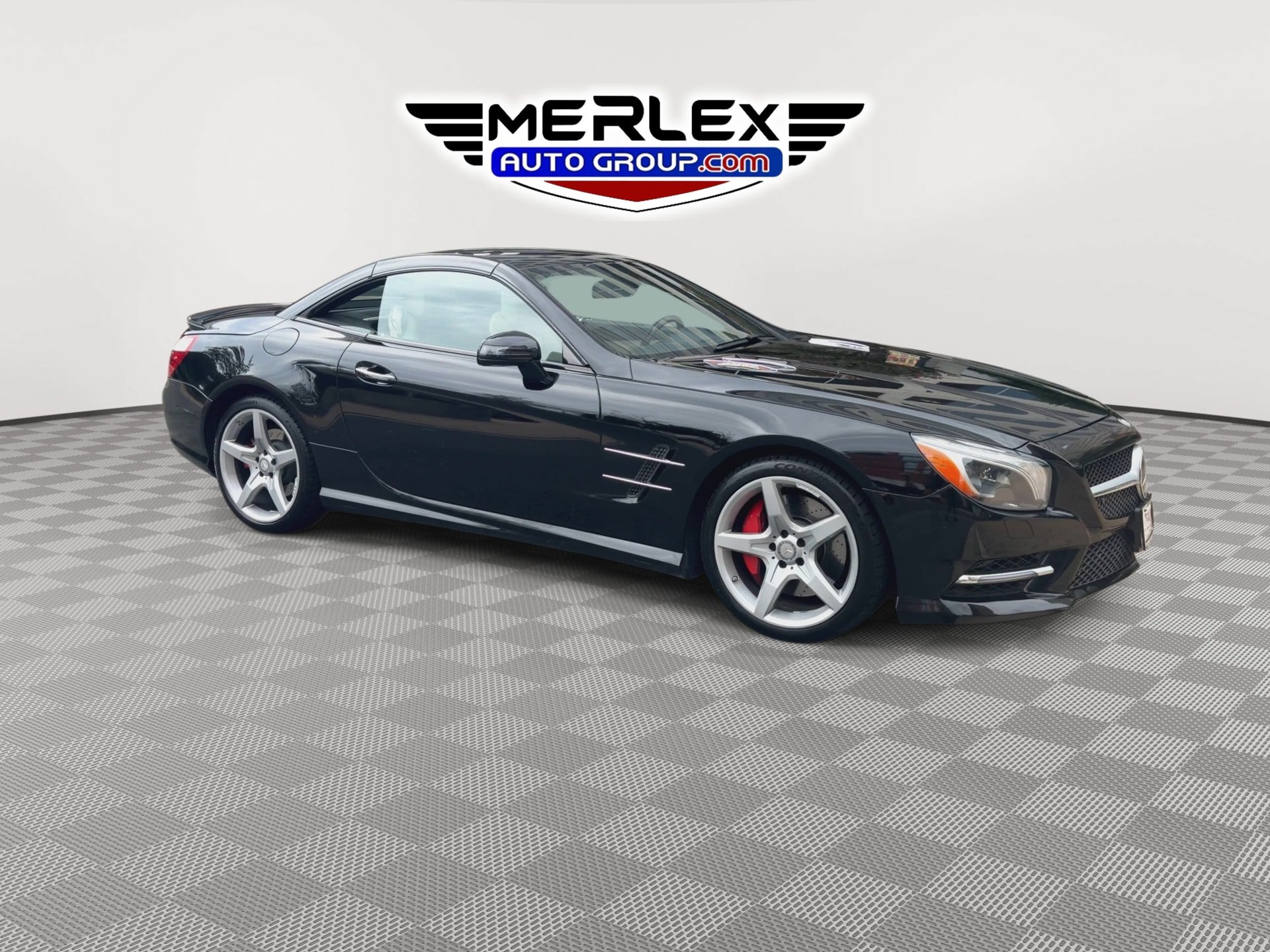 Used 2013 Mercedes-Benz SL 550 w/ Premium Pkg image 2