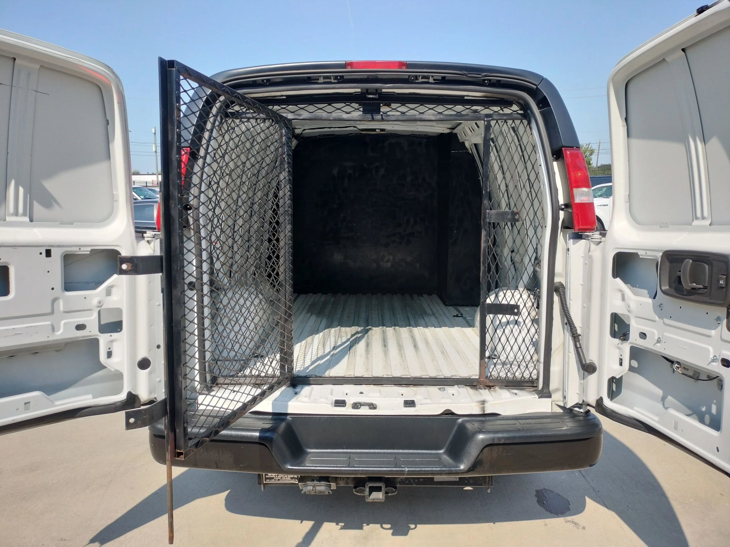 Used 2019 Chevrolet Express 3500 Extended w/ Driver Convenience Package RWD image 10