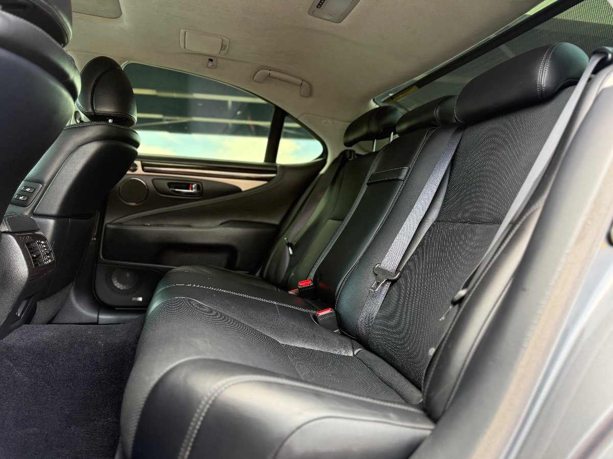 Used 2013 Lexus LS 460 w/ Comfort Pkg RWD image 17