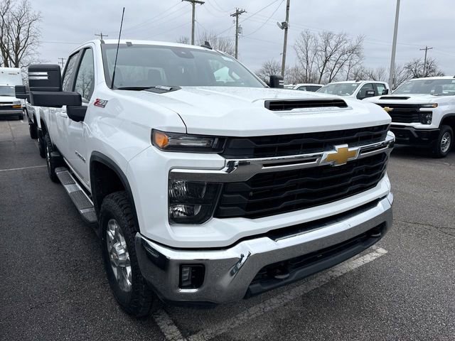 Used 2024 Chevrolet Silverado 2500 LT AWD/4WD image 5