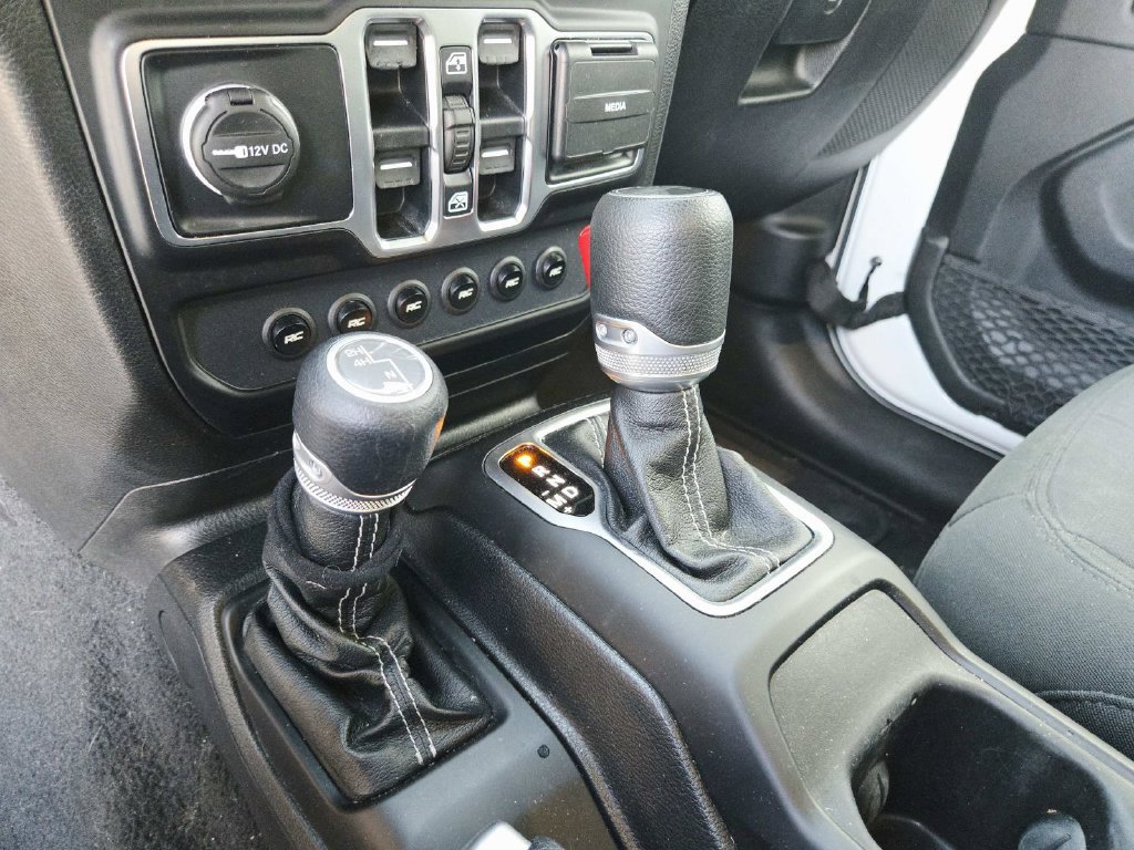 Used 2020 Jeep Wrangler Unlimited Sahara AWD/4WD image 35