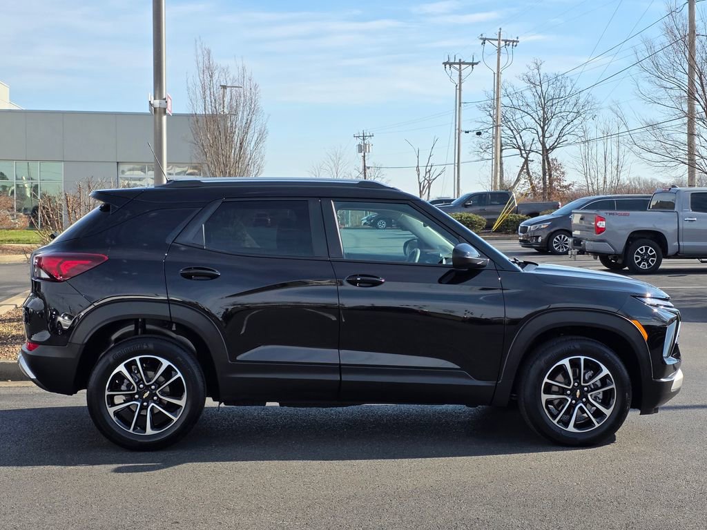 Used 2025 Chevrolet TrailBlazer LT image 4