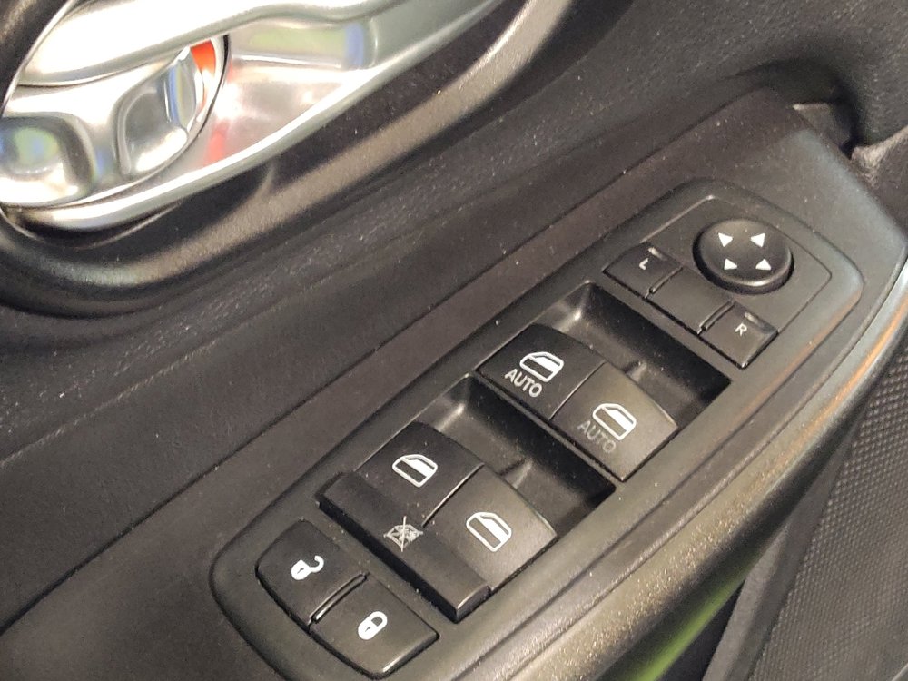 Used 2020 Jeep Cherokee Trailhawk image 27