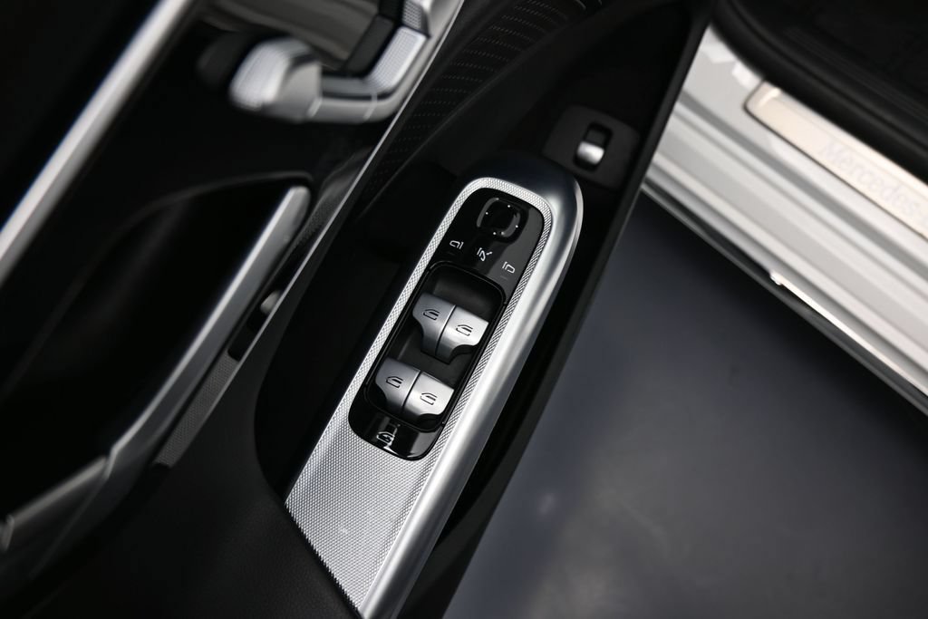 Used 2025 Mercedes-Benz E 350 Sedan image 15