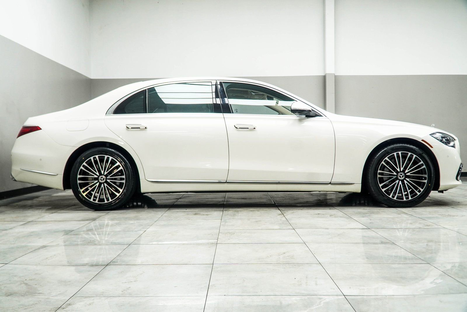 Used 2023 Mercedes-Benz S 500 4MATIC image 6
