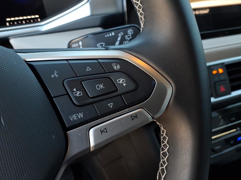 Certified 2025 Volkswagen Taos SE image 34