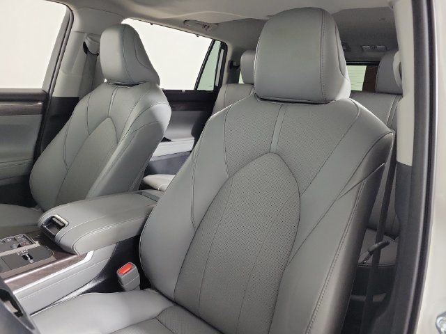 Used 2023 Toyota Highlander Limited FWD image 21