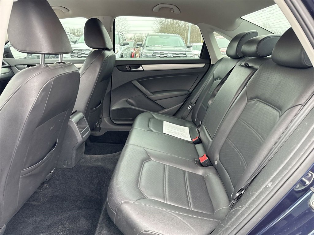 Used 2014 Volkswagen Passat 1.8T Wolfsburg Edition image 21