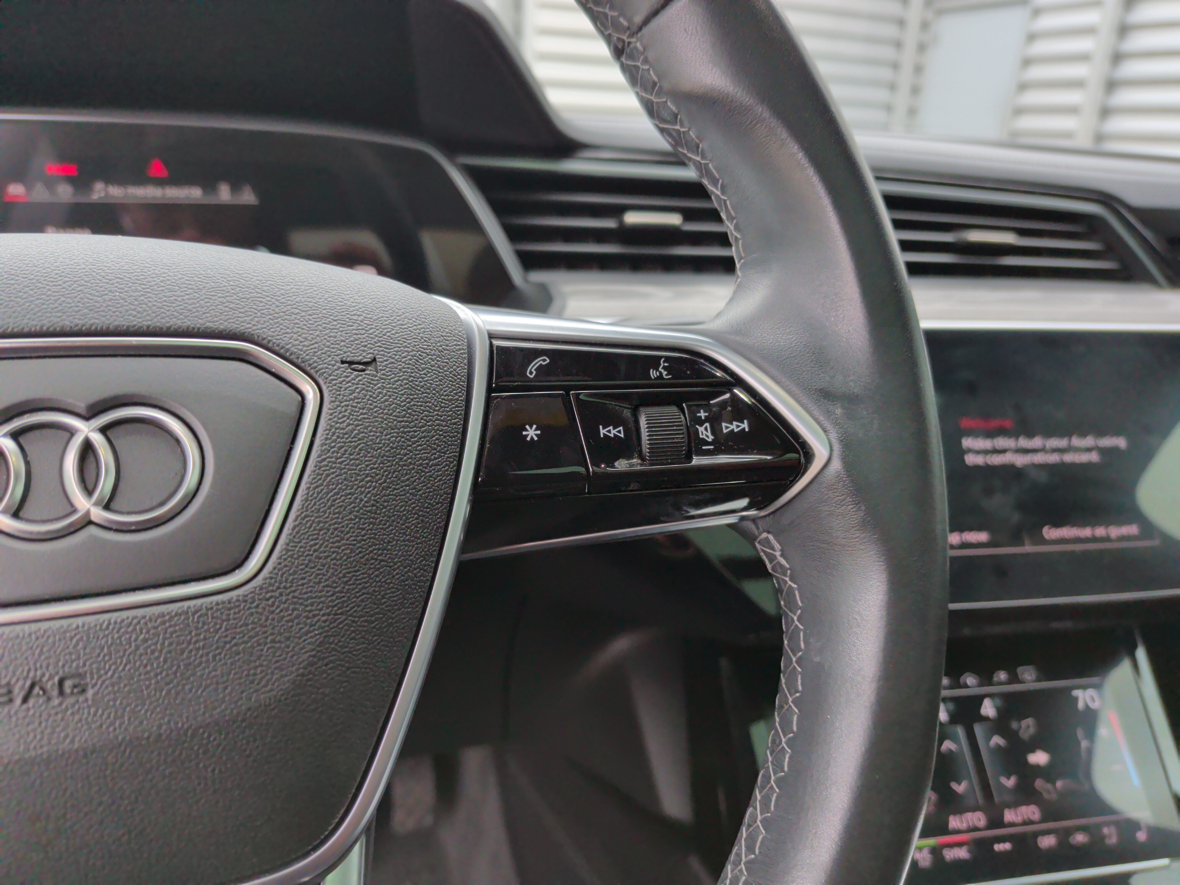 Used 2024 Audi Q8 e-tron Premium Plus AWD/4WD image 19
