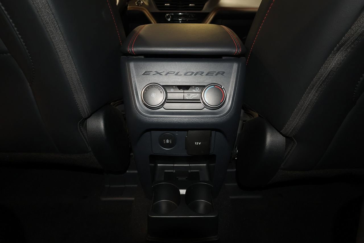 Used 2025 Ford Explorer ST-Line image 31