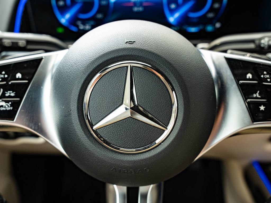 Used 2024 Mercedes-Benz EQB 300 4MATIC image 29