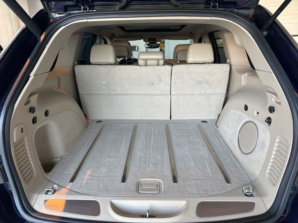 Used 2017 Jeep Grand Cherokee Overland image 9