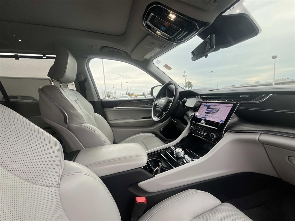 Used 2022 Jeep Grand Cherokee Overland w/ Luxury Tech Group IV image 19