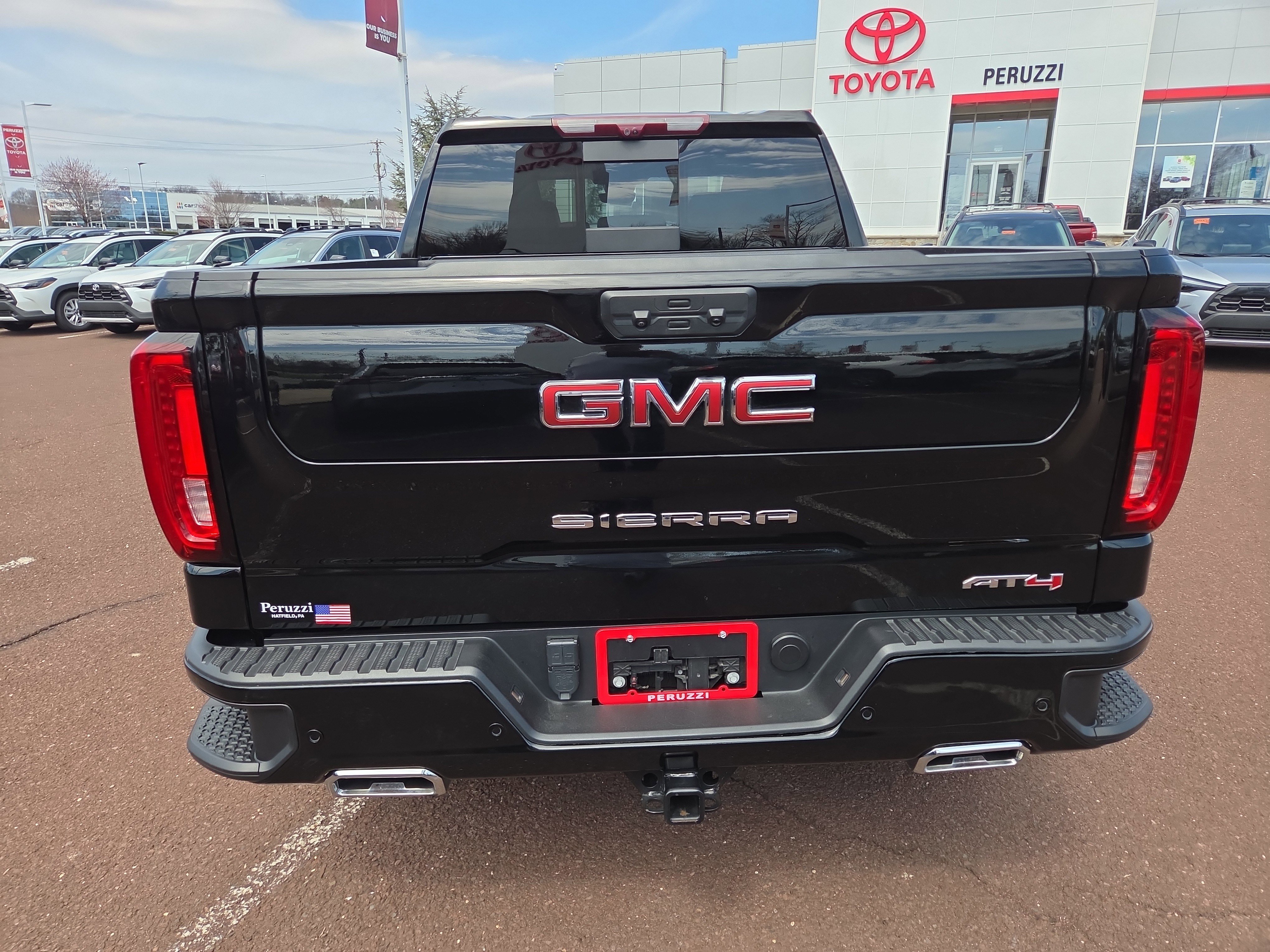 Used 2024 GMC Sierra 1500 AT4 w/ Technology Package image 4
