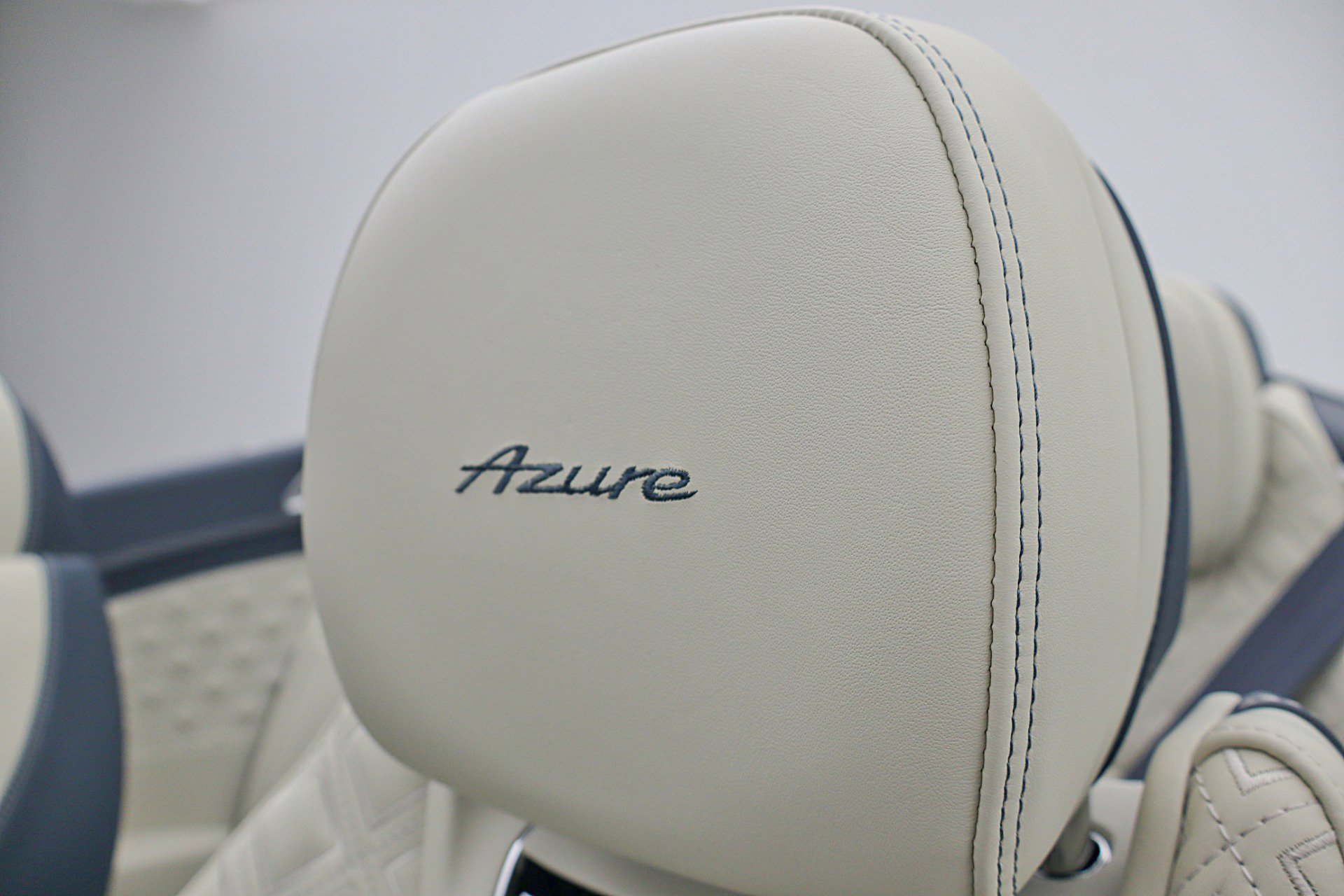 Used 2023 Bentley Continental GT Azure image 38