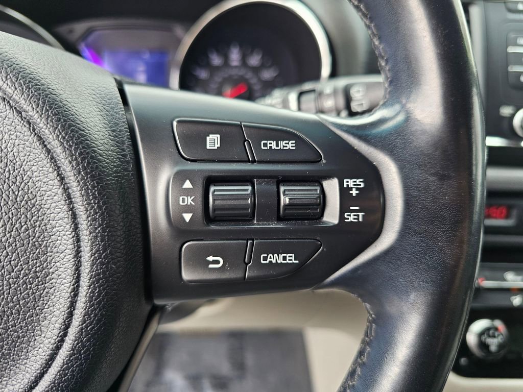 Used 2017 Kia Sedona LX w/ LX Essentials Premium Package FWD image 32