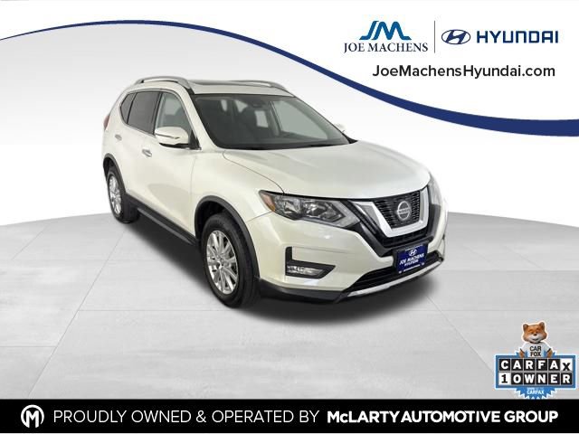 Used 2020 Nissan Rogue SV image 2