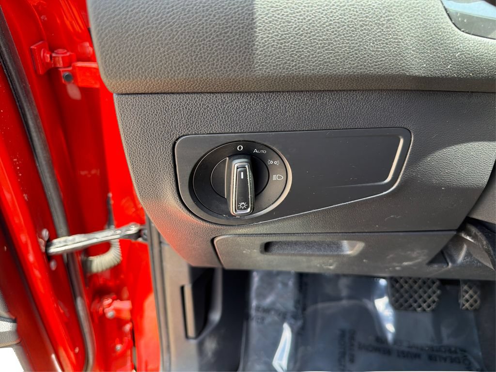 Used 2019 Volkswagen Tiguan SE FWD image 18