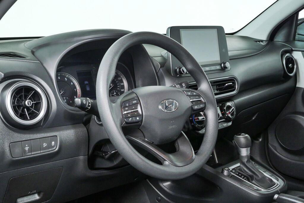 Used 2022 Hyundai Kona SEL FWD image 4