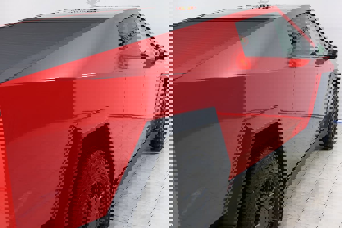 Used 2024 Tesla Cybertruck AWD Crew Cab image 42