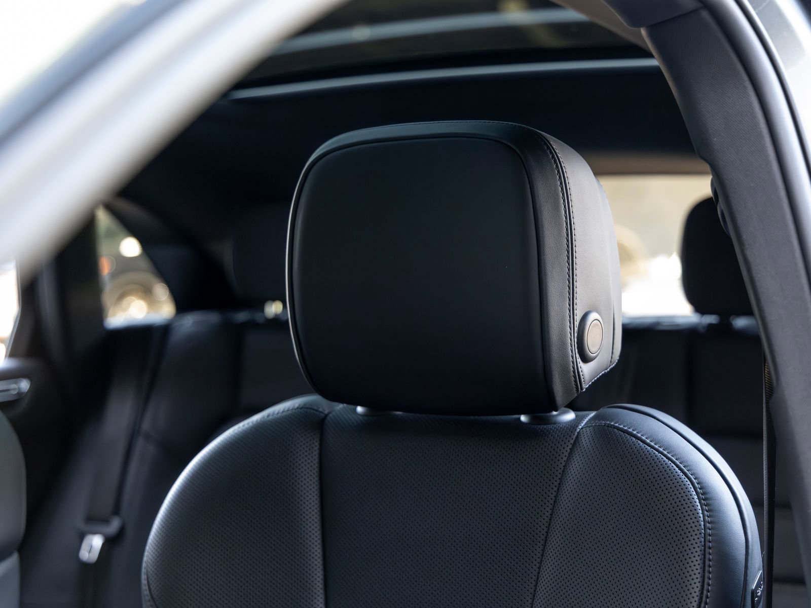 Certified 2025 Porsche Macan AWD/4WD image 27