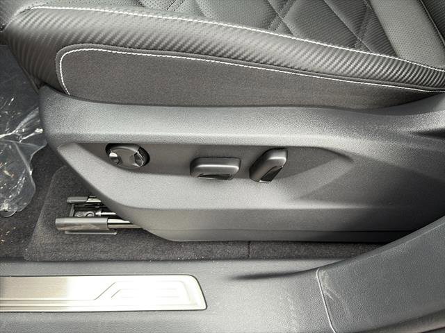 New 2026 Volkswagen Atlas Cross Sport SE image 12