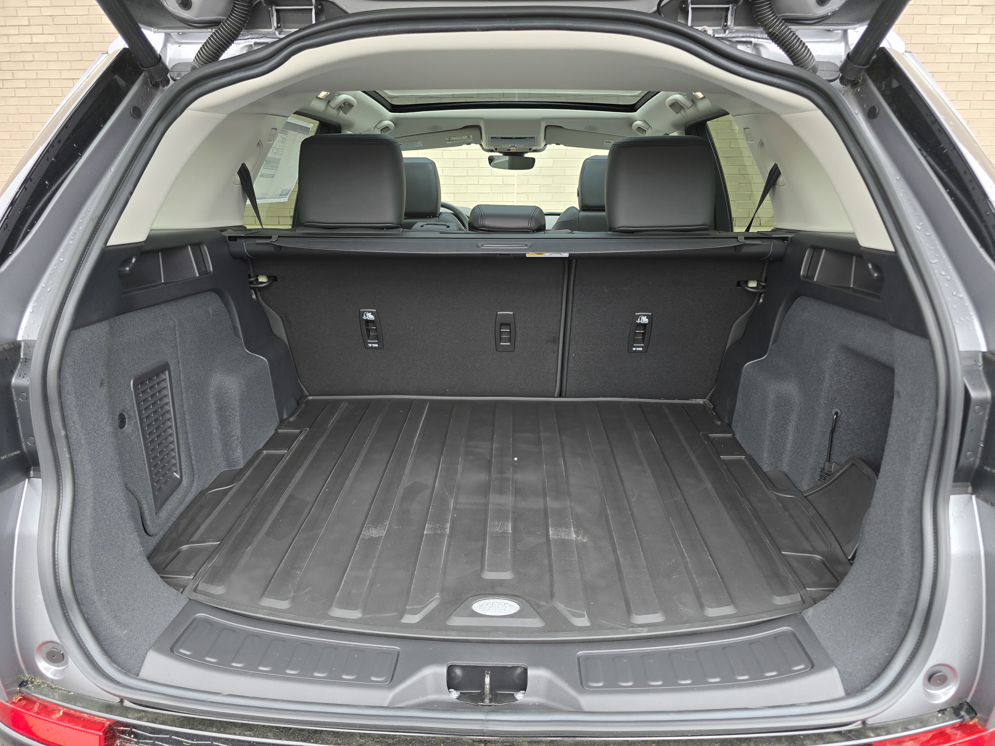 New 2025 Land Rover Discovery Sport S image 17